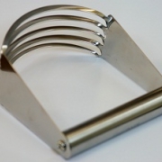 SIEKACZ DO CIASTA KRUCHEGO