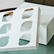 BIAŁE PUDEŁKO NA 6 BABECZEK Z WKŁADEM